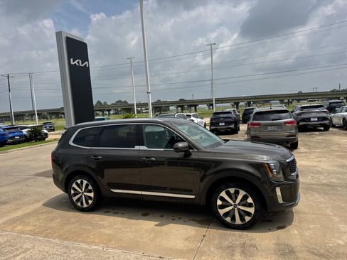 Used 2022 Kia Telluride EX w/ EX Premium Package FWD image 13