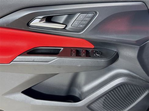 New 2025 Chevrolet Equinox EV RS image 16