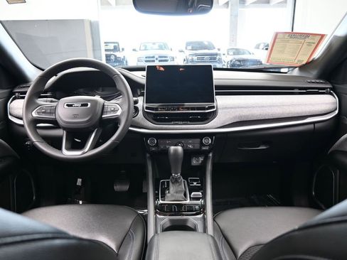 Used 2024 Jeep Compass Latitude image 33