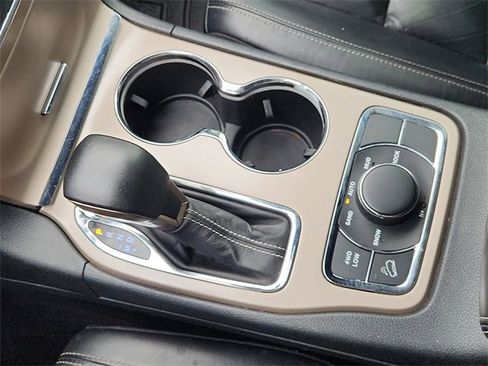 Used 2017 Jeep Grand Cherokee Limited image 15