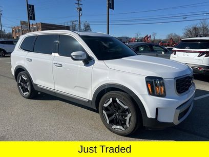 Used 2024 Kia Telluride S w/ S Sunroof Package