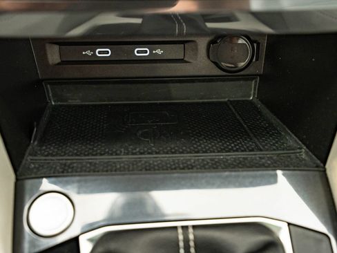 Used 2023 Volkswagen Tiguan SE w/ Panoramic Sunroof Package FWD image 37