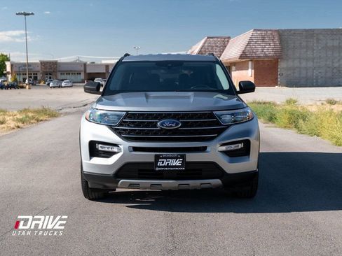 Used 2024 Ford Explorer XLT w/ Equipment Group 202A image 5