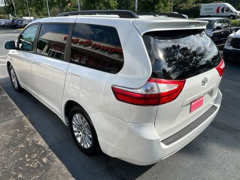 Used 2015 Toyota Sienna XLE image 4