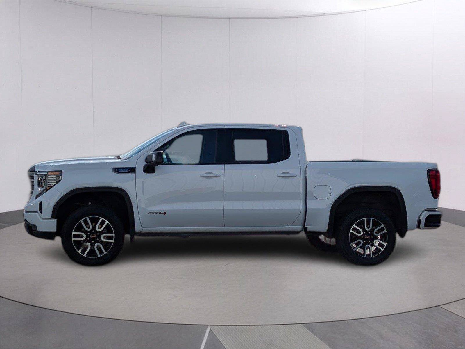 Used 2025 GMC Sierra 1500 AT4 w/ AT4 Premium Package AWD/4WD image 2