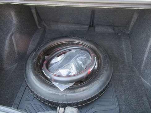 Used 2022 Dodge Challenger R/T RWD image 11