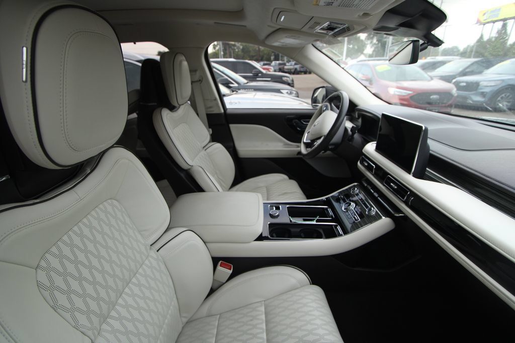 Used 2024 Lincoln Aviator Black Label w/ Dynamic Handling Package AWD/4WD image 14