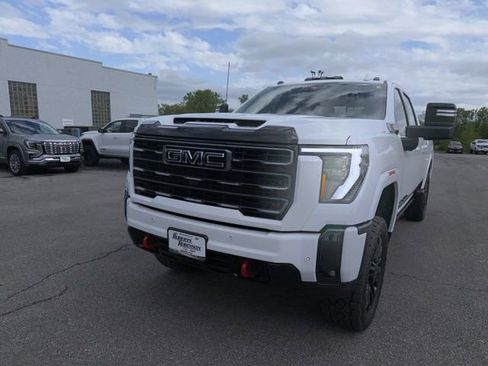 Used 2025 GMC Sierra 2500 AT4 w/ AT4 Premium Plus Package AWD/4WD image 4