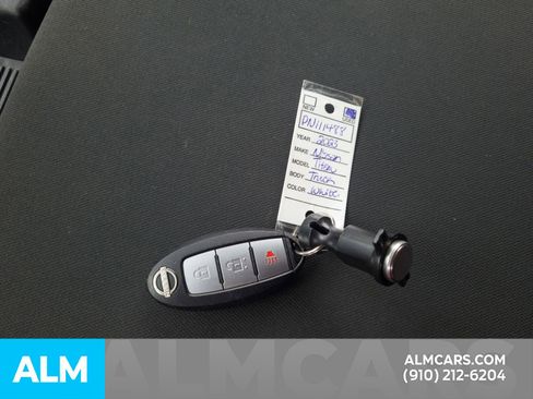 Used 2023 Nissan Titan SV image 32