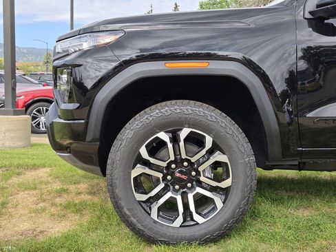 New 2026 GMC Canyon AT4 w/ AT4 Premium Package AWD/4WD image 6