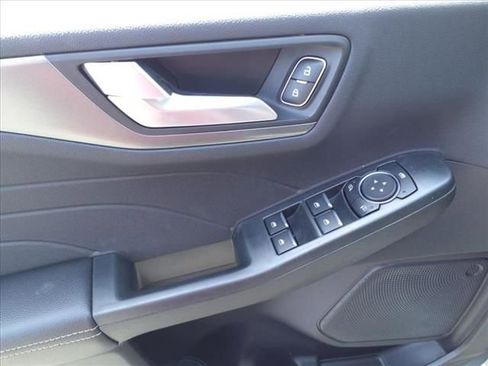 New 2024 Ford Escape SE image 9