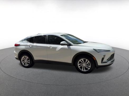 Used 2025 Buick Envista Preferred FWD image 2