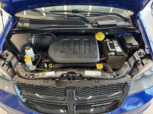 Used 2020 Dodge Grand Caravan SXT w/ Driver Convenience Group FWD image 8
