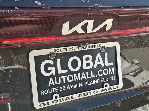 Used 2024 Kia Carnival EX image 30