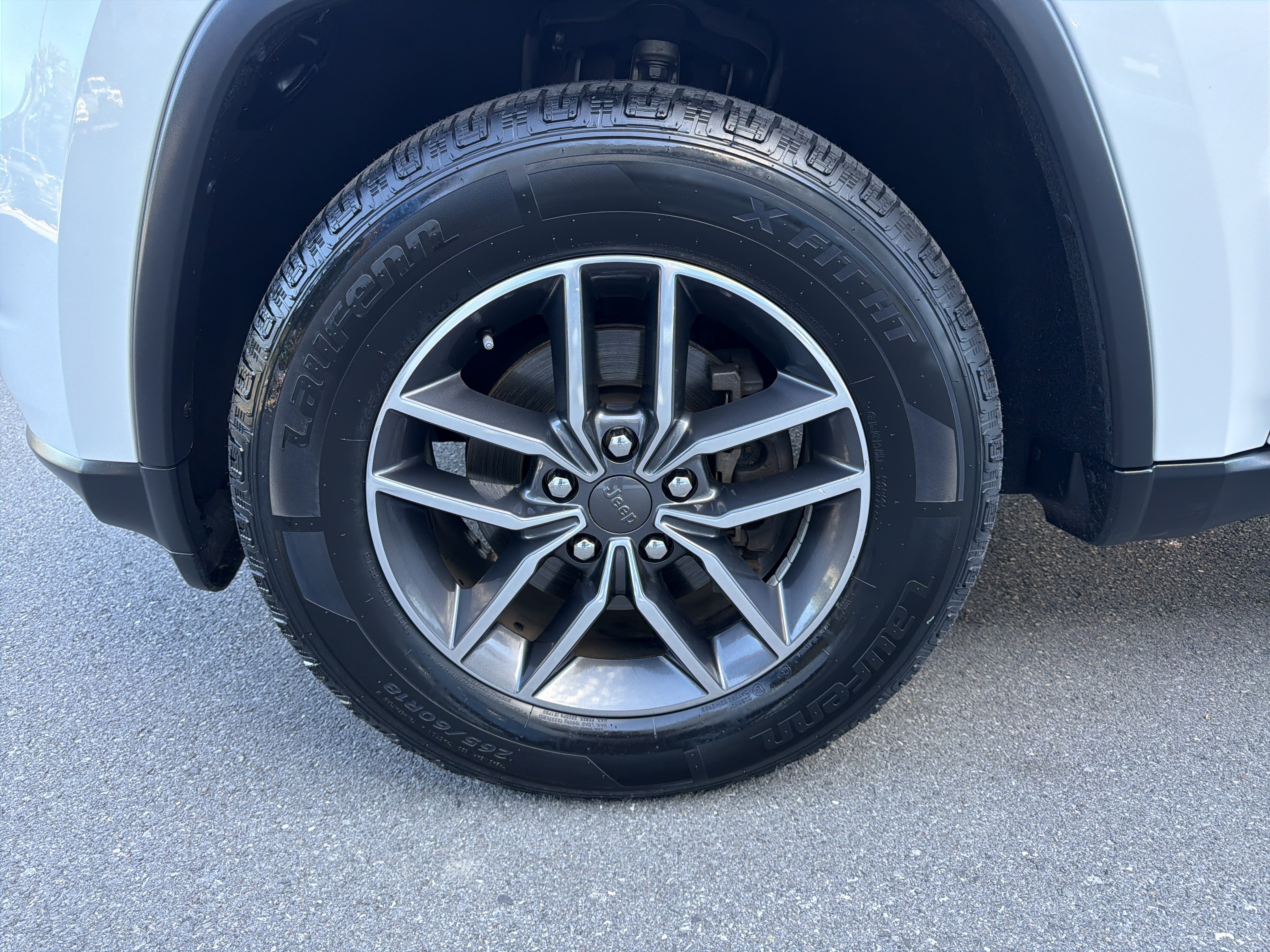 Used 2020 Jeep Grand Cherokee Limited AWD/4WD image 11