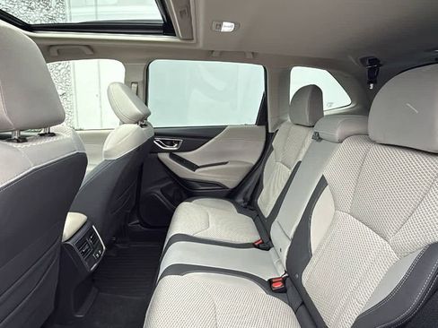 Used 2022 Subaru Forester Premium image 18