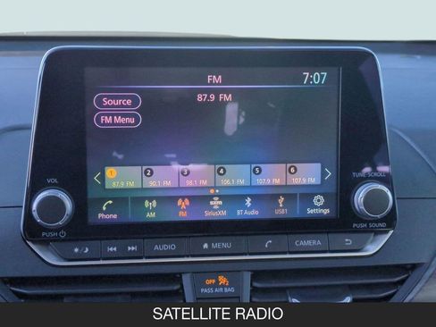 Used 2025 Nissan Altima 2.5 SV FWD image 21
