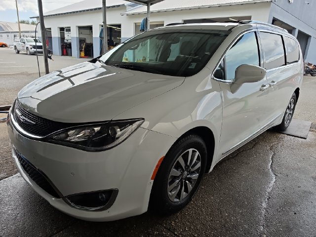Used 2020 Chrysler Pacifica Touring-L Plus w/ Advanced Safetytec Group FWD image 7