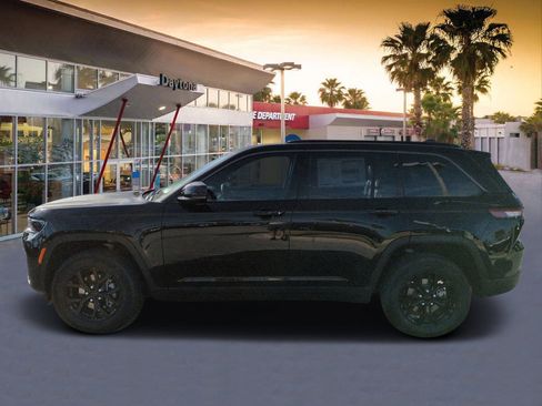 New 2026 Jeep Grand Cherokee Altitude image 6