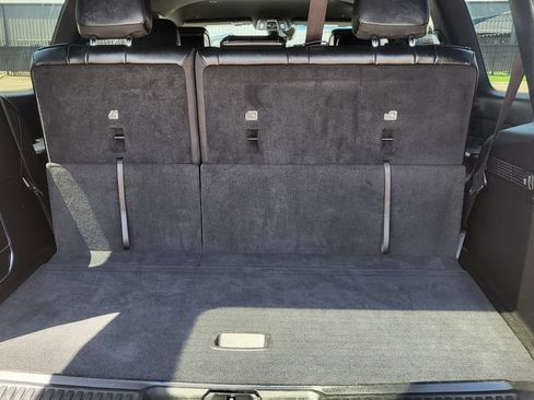 Used 2024 Jeep Wagoneer Series II w/ Flexible Seating Group AWD/4WD image 12