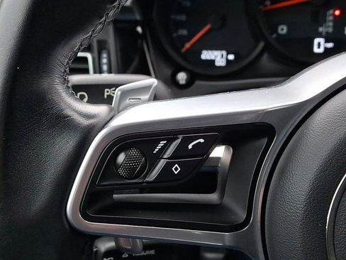 Used 2021 Porsche Macan image 23