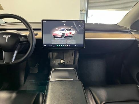 Used 2024 Tesla Model Y Long Range AWD/4WD image 20