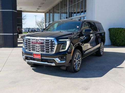 New 2026 GMC Yukon XL Denali w/ Denali Reserve Package AWD/4WD image 3