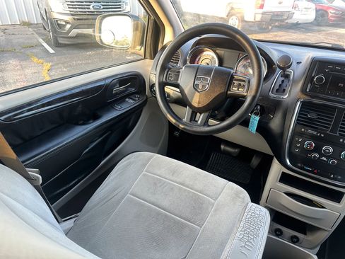 Used 2012 Dodge Grand Caravan SE image 17