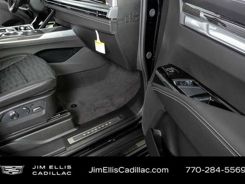 New 2026 Cadillac Escalade V w/ LPO, ONYX Package image 26