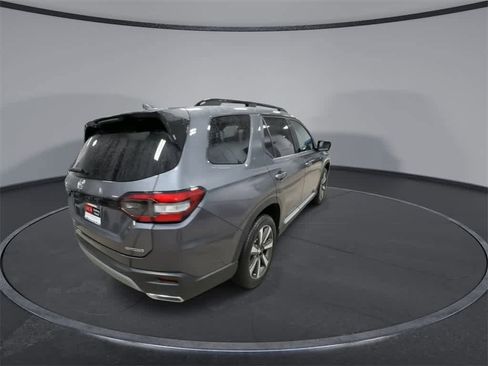 Used 2024 Honda Pilot Touring image 8