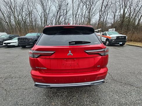 Used 2025 Mitsubishi Outlander SE image 6