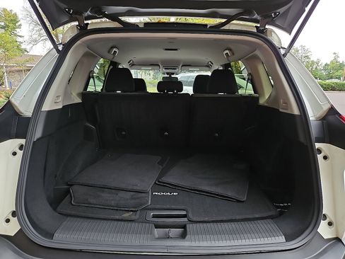 Certified 2023 Nissan Rogue SV image 29