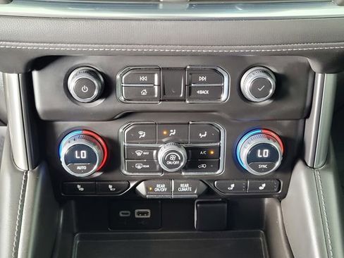 Used 2023 Chevrolet Suburban Z71 w/ Z71 Off-Road Package AWD/4WD image 21