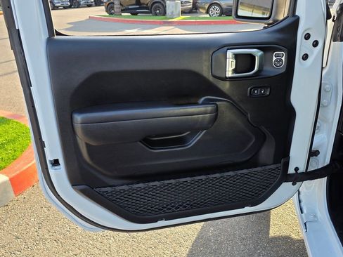 Used 2025 Jeep Wrangler Unlimited Sport AWD/4WD image 23