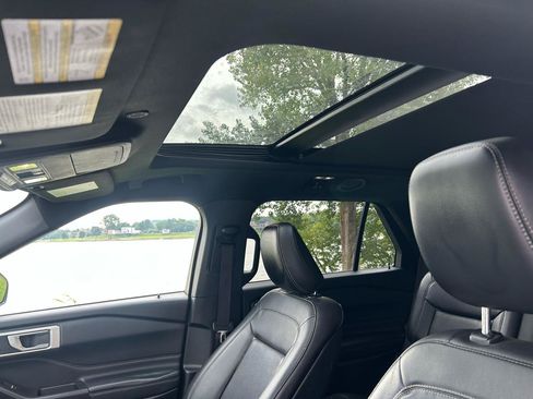 Used 2020 Ford Explorer XLT w/ Equipment Group 202A AWD/4WD image 10