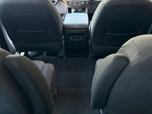Used 2019 Chevrolet Traverse LT FWD image 21