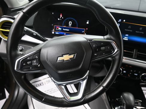 Used 2024 Chevrolet Trax LT w/ LT Convenience Package FWD image 24