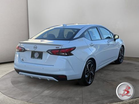 Used 2024 Nissan Versa SR FWD image 7