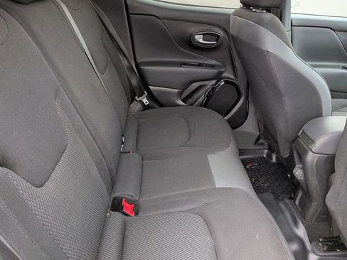 Used 2019 Jeep Renegade Altitude w/ UConnect 8.4 Nav Group AWD/4WD image 11