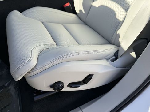 New 2026 Volvo XC90 B6 Ultra image 14