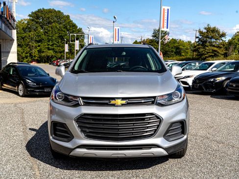 Used 2020 Chevrolet Trax LT w/ LT Convenience Package image 2