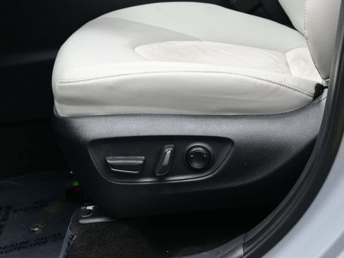 Used 2025 Toyota Grand Highlander AWD Hybrid image 11