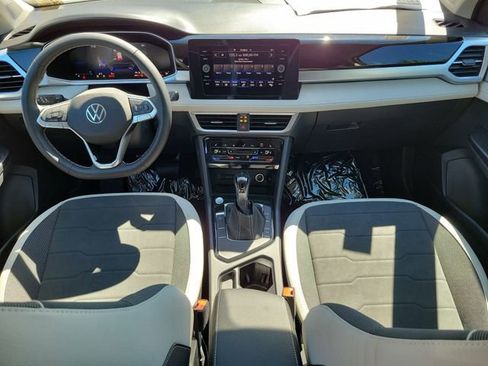 New 2026 Volkswagen Taos SE FWD image 14