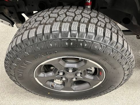 Used 2022 Jeep Gladiator Rubicon w/ Cold Weather Group AWD/4WD image 15