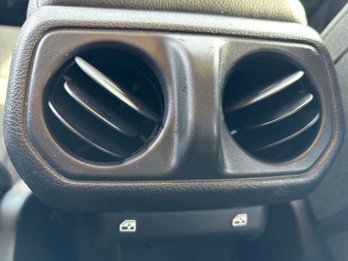 Used 2025 Jeep Wrangler Sport S image 22