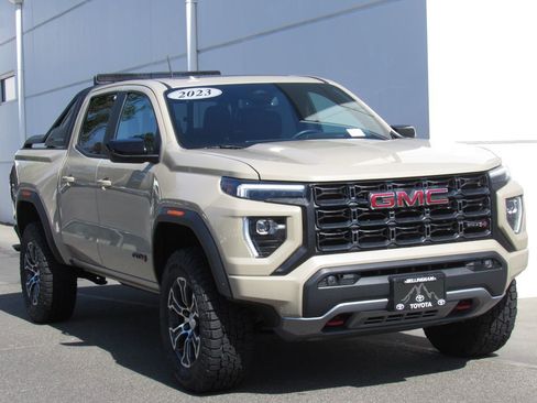 Used 2023 GMC Canyon AT4 w/ LPO, Sports Bar Package AWD/4WD image 2