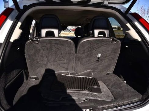 Used 2021 Volvo XC90 T6 Momentum image 24