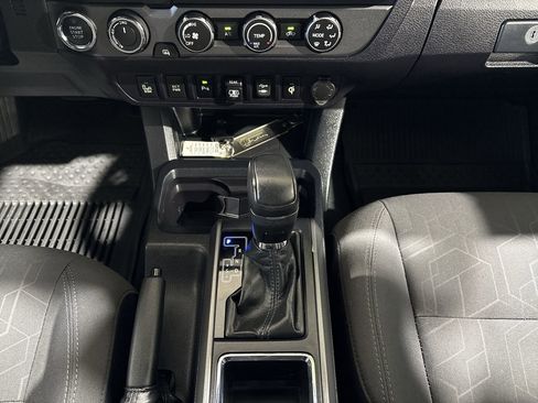 Used 2019 Toyota Tacoma TRD Off-Road w/ Technology Package AWD/4WD image 20