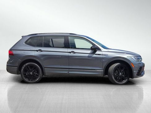 Used 2022 Volkswagen Tiguan SE R-Line FWD image 4