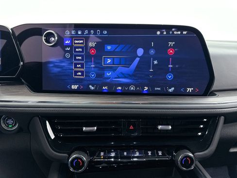 Used 2025 Chevrolet Suburban Z71 image 42